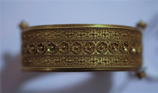 A Victorian gold hinged bangle,